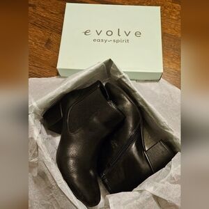 Easy Spirit Black Boots in Size 6.5W